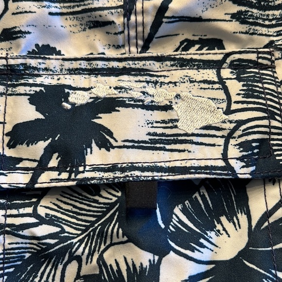 Honolua Hawaii Surf co board shorts. Mens 29. NWOT. Hibiscus Volcano - Picture 3 of 6